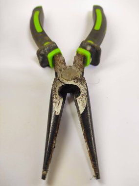 Pense fotoğrafı küçük bir stüdyo dairesinin beyaz arka planında izole edilmiş.