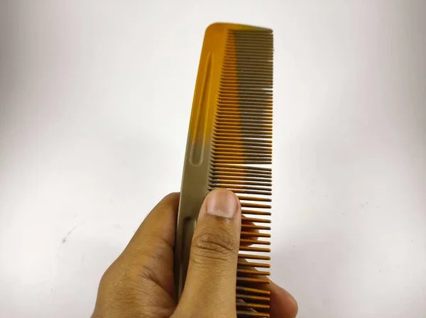 Photo Left Hand Holding Hair Comb Isolated White Background — Stock Photo, Image