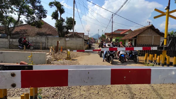 Rancaekek Indonézia Július 2021 Fénykép Egy Sor Motorkerékpárok Előtt Vasúti — Stock Fotó