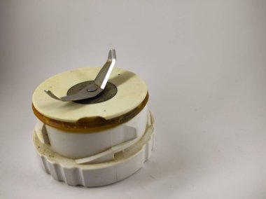 Beyaz arkaplanda izole edilmiş blender bıçağının fotoğrafı