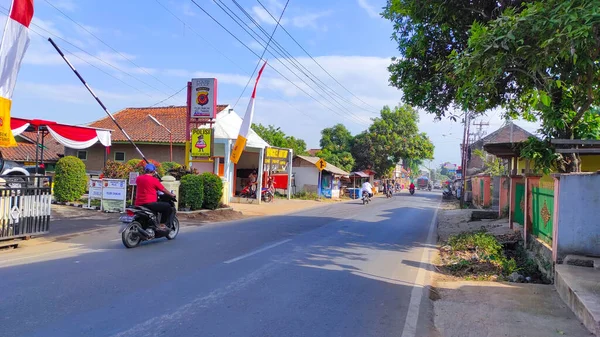Cikancung West Java Indonesia 2021年8月17日 概要Cikancung地域の高速道路上の住民の活動の焦点を絞った写真 — ストック写真