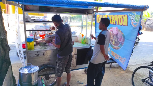 Cikancung Westjava Indonesien August 2021 Foto Eines Traditionellen Lebensmittelhändlers Aus — Stockfoto