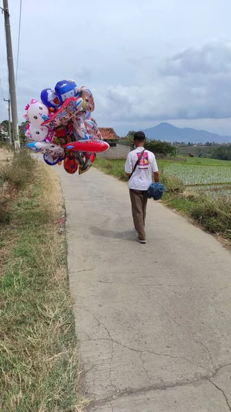Cikancung West Java Indonezja Września 2021 Abstrakcyjne Zdjęcie Sprzedawcy Balonów — Zdjęcie stockowe