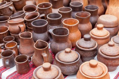 Ukraynalı geleneksel el yapımı seramik dekoratif havlu üzerinde 