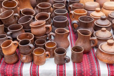 Ukraynalı geleneksel el yapımı seramik dekoratif havlu üzerinde 