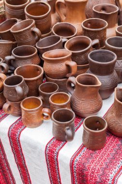 Ukraynalı geleneksel el yapımı seramik dekoratif havlu üzerinde 