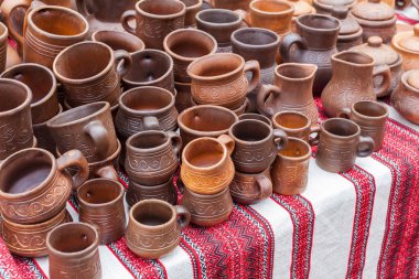 Ukraynalı geleneksel el yapımı seramik dekoratif havlu üzerinde 