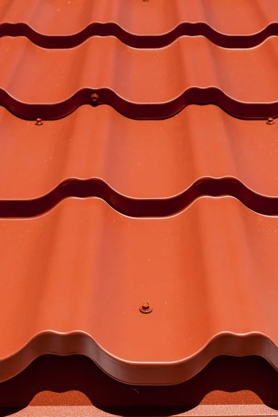 Nova telha de metal vermelho — Fotografia de Stock