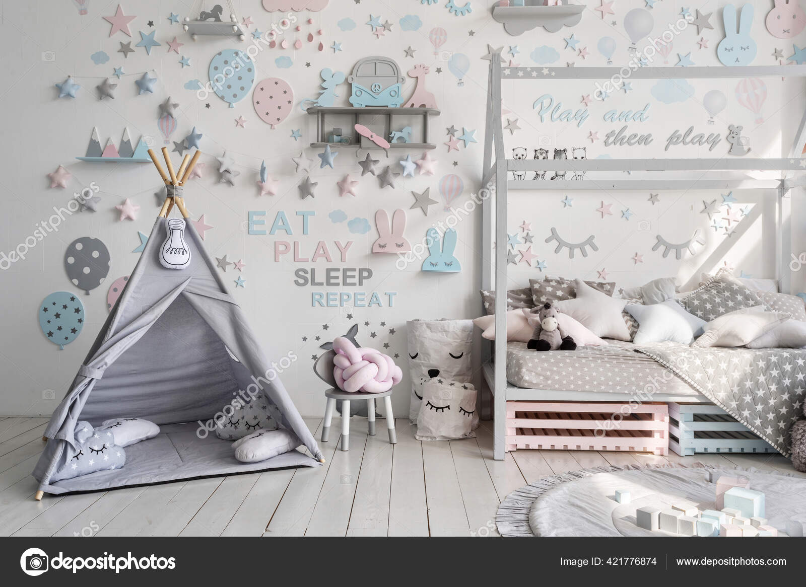 Άνετο Παιδικό Υπνοδωμάτιο Και Playroom Παιχνίδια Διακόσμηση Σπιτιού Σκηνή  Από — Φωτογραφία Αρχείου © brizmaker #421776874