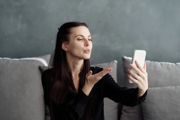 Side View Flirty Young Woman Using Online App Modern Smartphone — Stock Photo, Image