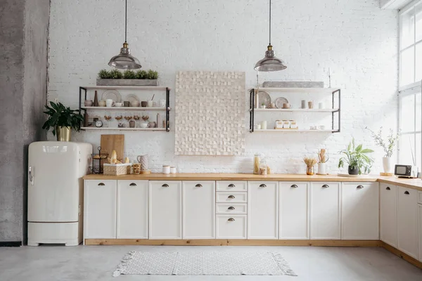 Rustikální Kuchyňský Interiér Bílou Cihlovou Zdí Moderní Pokoj Design Dřevěným — Stock fotografie