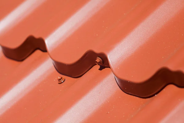 Vörös fém lapka csavaros zár-megjelöl — Stock Fotó
