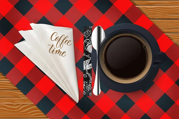 Realistische Vektor-Kaffeetasse und Untertasse von oben isoliert auf Holzgrund mit karierter Tischdecke. Konzept zur Kaffeezeit — Stockvektor