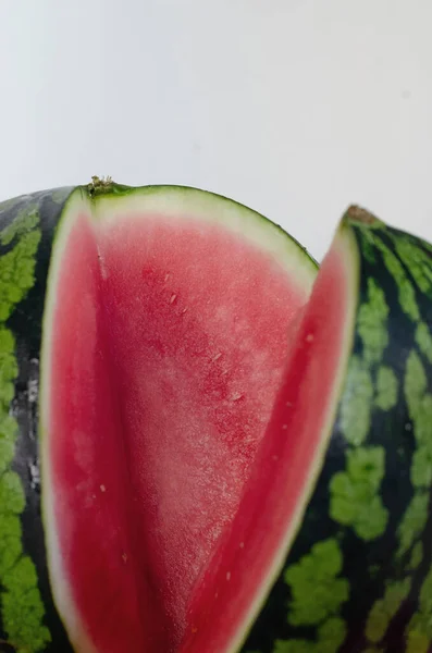 Foto Einer Frischen Portion Reifer Wassermelone Auf Einem Holzbrett Aufgenommen — Stockfoto