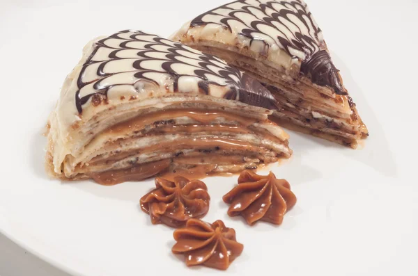 Yoğunlaştırılmış süt ile krep pasta