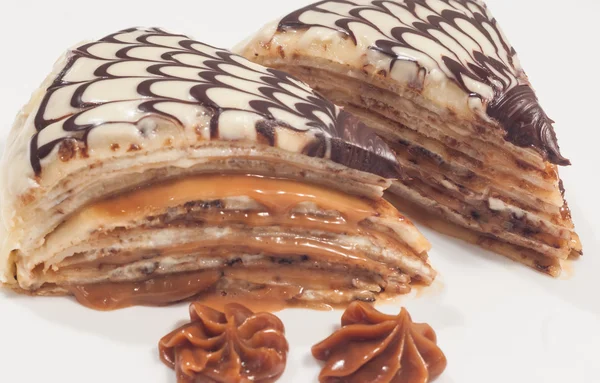 Yoğunlaştırılmış süt ile krep pasta