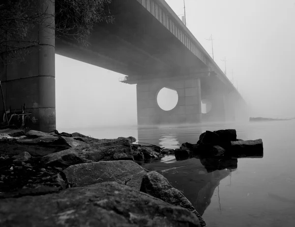 Pont dans le brouillard. Ukraine. Kiev — Photo
