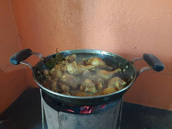 Cooking Chicken Meat Frying Pan Coal Stove Home Kitchen Dalam — Stok Foto