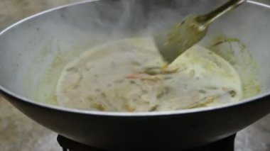 Küçük Yılankafa ya da Channa orientalis balığı. Geleneksel Asya balık köri yemeği. Hint mutfağı Bengali Balık Körisi. Asya yemeği ve yemeği. Lezzetli Hint balığı körisi. Hint yemeği..