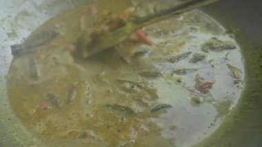 Küçük Yılankafa ya da Channa orientalis balığı. Geleneksel Asya balık köri yemeği. Hint mutfağı Bengali Balık Körisi. Asya yemeği ve yemeği. Lezzetli Hint balığı körisi. Hint yemeği..