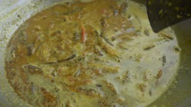 Küçük Yılankafa ya da Channa orientalis balığı. Geleneksel Asya balık köri yemeği. Hint mutfağı Bengali Balık Körisi. Asya yemeği ve yemeği. Lezzetli Hint balığı körisi. Hint yemeği..