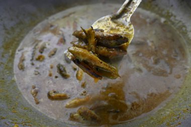 Küçük Yılankafa ya da Channa orientalis balığı. Geleneksel Asya balık köri yemeği. Hint mutfağı Bengali Balık Körisi. Asya yemeği ve yemeği. Lezzetli Hint balığı körisi. Hint yemeği..