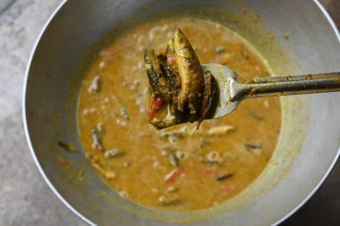 Küçük Yılankafa ya da Channa orientalis balığı. Geleneksel Asya balık köri yemeği. Hint mutfağı Bengali Balık Körisi. Asya yemeği ve yemeği. Lezzetli Hint balığı körisi. Hint yemeği..