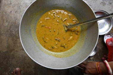 Küçük Yılankafa ya da Channa orientalis balığı. Geleneksel Asya balık köri yemeği. Hint mutfağı Bengali Balık Körisi. Asya yemeği ve yemeği. Lezzetli Hint balığı körisi. Hint yemeği..