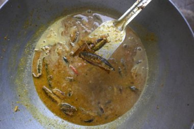 Küçük Yılankafa ya da Channa orientalis balığı. Geleneksel Asya balık köri yemeği. Hint mutfağı Bengali Balık Körisi. Asya yemeği ve yemeği. Lezzetli Hint balığı körisi. Hint yemeği..