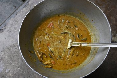 Küçük Yılankafa ya da Channa orientalis balığı. Geleneksel Asya balık köri yemeği. Hint mutfağı Bengali Balık Körisi. Asya yemeği ve yemeği. Lezzetli Hint balığı körisi. Hint yemeği..