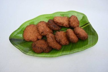 Thekua, Chhas Puja için adak. Genel adı Thokwa, Thekari, Khajuria, Tikari ve Thokni 'dir. Hindistan 'ın Bihar, Jharkhand ve Uttar Pradesh eyaletlerinde popüler olan tatlı bir yemektir..