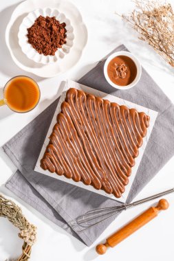 Ev yapımı kekler. Çikolatalı kek, çikolatalı bir şekerdir..