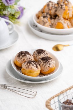  Ev yapımı mini donut veya donut.