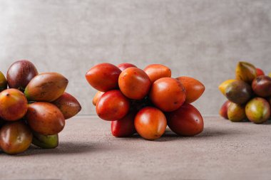 Tamarillo meyvesi (Endonezya: terong belanda). Hollanda yumurta planı