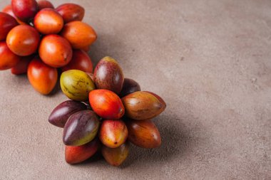 Tamarillo meyvesi (Endonezya: terong belanda). Hollanda yumurta planı