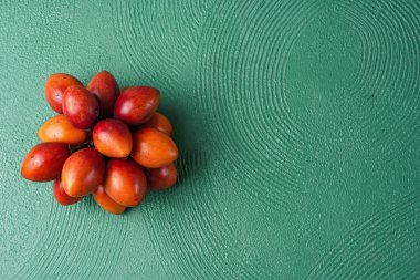 Tamarillo meyvesi (Endonezya: terong belanda). Hollanda yumurta planı