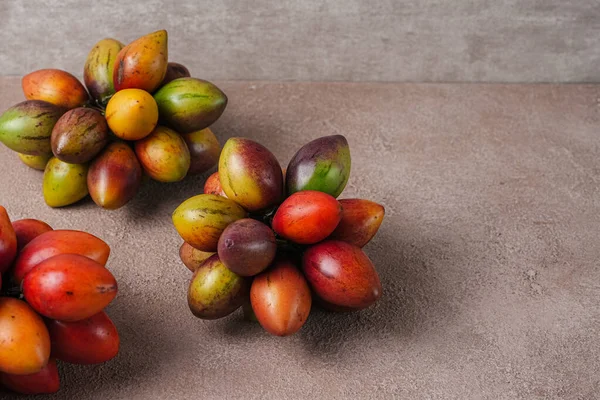 Tamarillo meyvesi (Endonezya: terong belanda). Hollanda yumurta planı