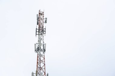 Cep telefonu baz istasyonunun hava görüntüsü