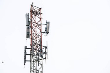 Cep telefonu baz istasyonunun hava görüntüsü