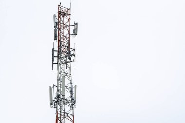 Cep telefonu baz istasyonunun hava görüntüsü