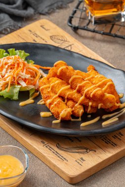 Balık kroket ya da morina balığı gibi morina balığından yapılmış balık kroket. Genellikle tartar sosu, kokteyl sosu ya da ketçap ile yenirler..