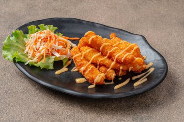 Balık kroket ya da morina balığı gibi morina balığından yapılmış balık kroket. Genellikle tartar sosu, kokteyl sosu ya da ketçap ile yenirler..