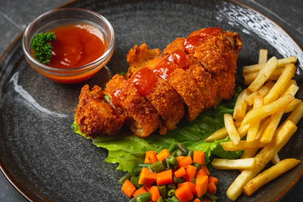 Cordon bleu tavuğu ya da şnitzel cordon bleu, peynirin etrafına sarılmış, daha sonra kızartılmış ve tavada kızartılmış bir et türüdür..