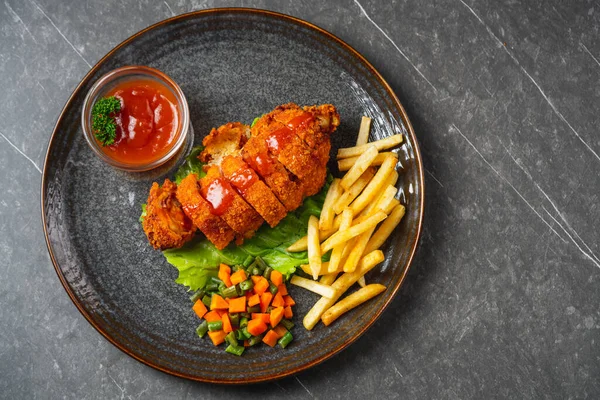 Cordon bleu tavuğu ya da şnitzel cordon bleu, peynirin etrafına sarılmış, daha sonra kızartılmış ve tavada kızartılmış bir et türüdür..