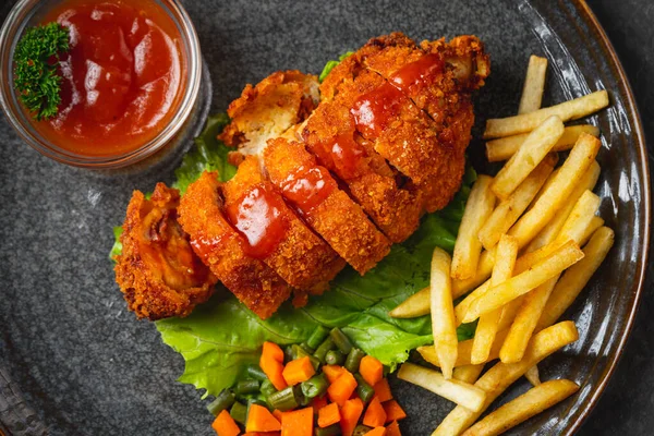 Cordon bleu tavuğu ya da şnitzel cordon bleu, peynirin etrafına sarılmış, daha sonra kızartılmış ve tavada kızartılmış bir et türüdür..