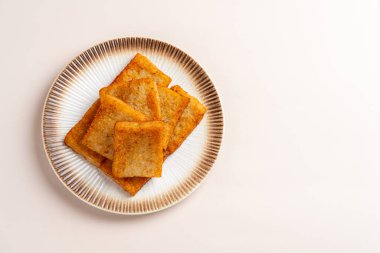 Turp keki (Çince: Chai tow kway). Şalgam keki Çin 'in Chaoshan şehrinde genellikle dikdörtgen şeklinde dilimlenmiş ve bazen de tavada kızartılmış bir Teochew mutfağıdır..