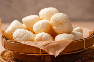 Kerupuk Tenggiri, uskumru balığından yapılmış Endonezya krakerleri.