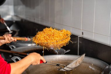 Kurutulmuş patates ya da patates hardası, Endonezya baharatlarıyla kızartılmış kuru kibrit biçimli patatesler için kullanılan terimdir..