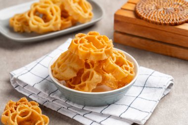 Kembang Goyang veya sallanan çiçek, Endonezya tipik ev yapımı çıtır çıtır çerez çiçek şeklinde ve tipik Betawi çerezi..