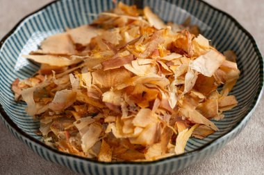 Katsuobushi, Japon mutfağı için sigara ve fermente edilmiş ton balığı..